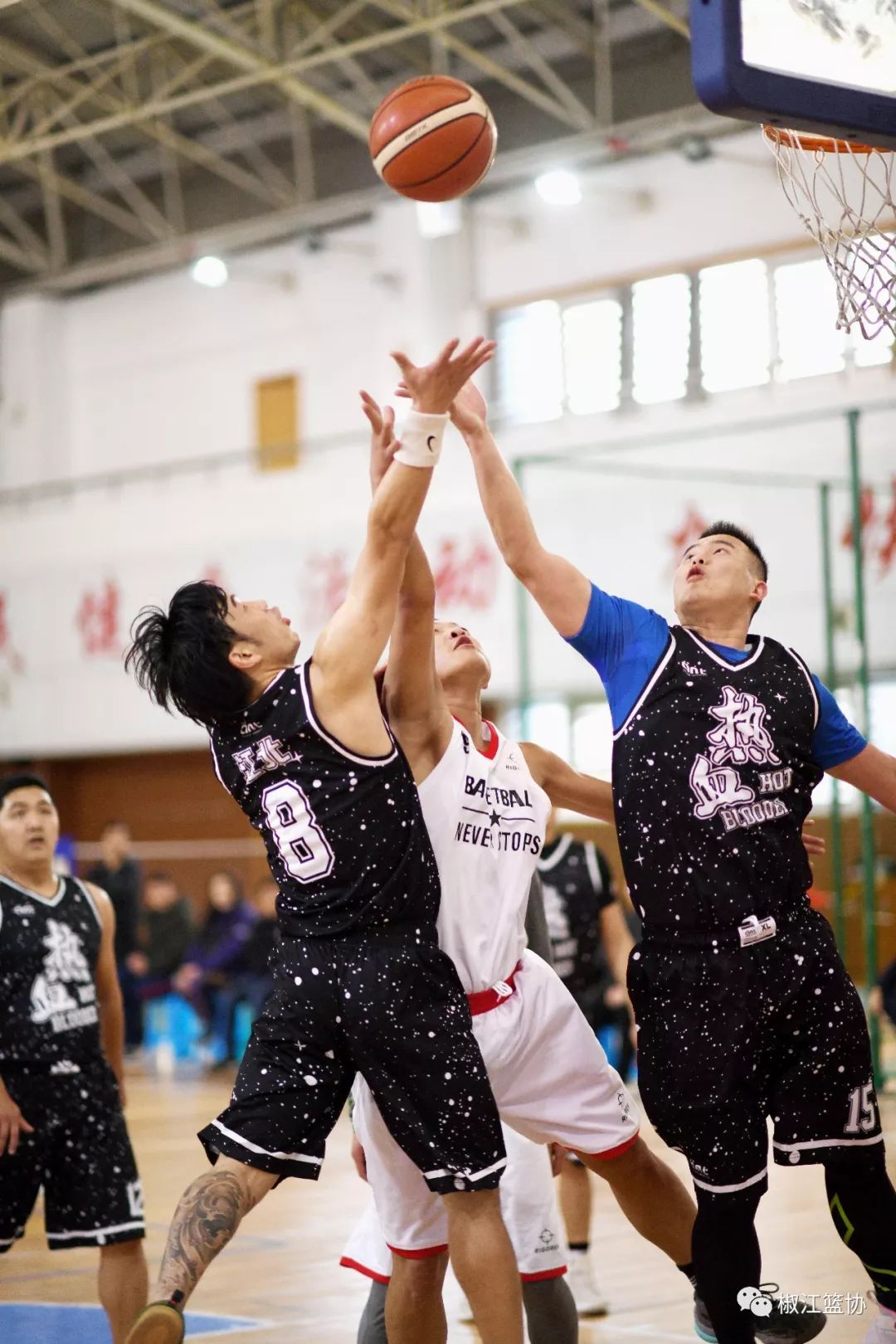 爱游戏官方入口-终极对抗！篮球战火再次点燃