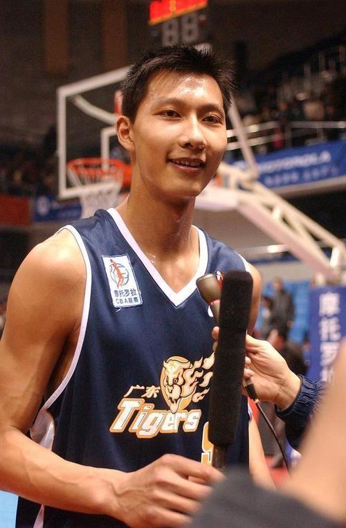 包含吉林队险胜雷霆,易建联刷新纪录的词条 包含吉林队险胜雷霆,易建联刷新纪录的词条