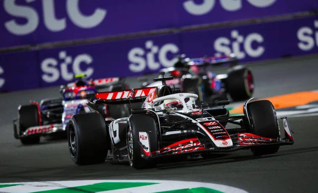 关于哈斯车队横扫索伯车队，塞恩斯惊艳四座的信息