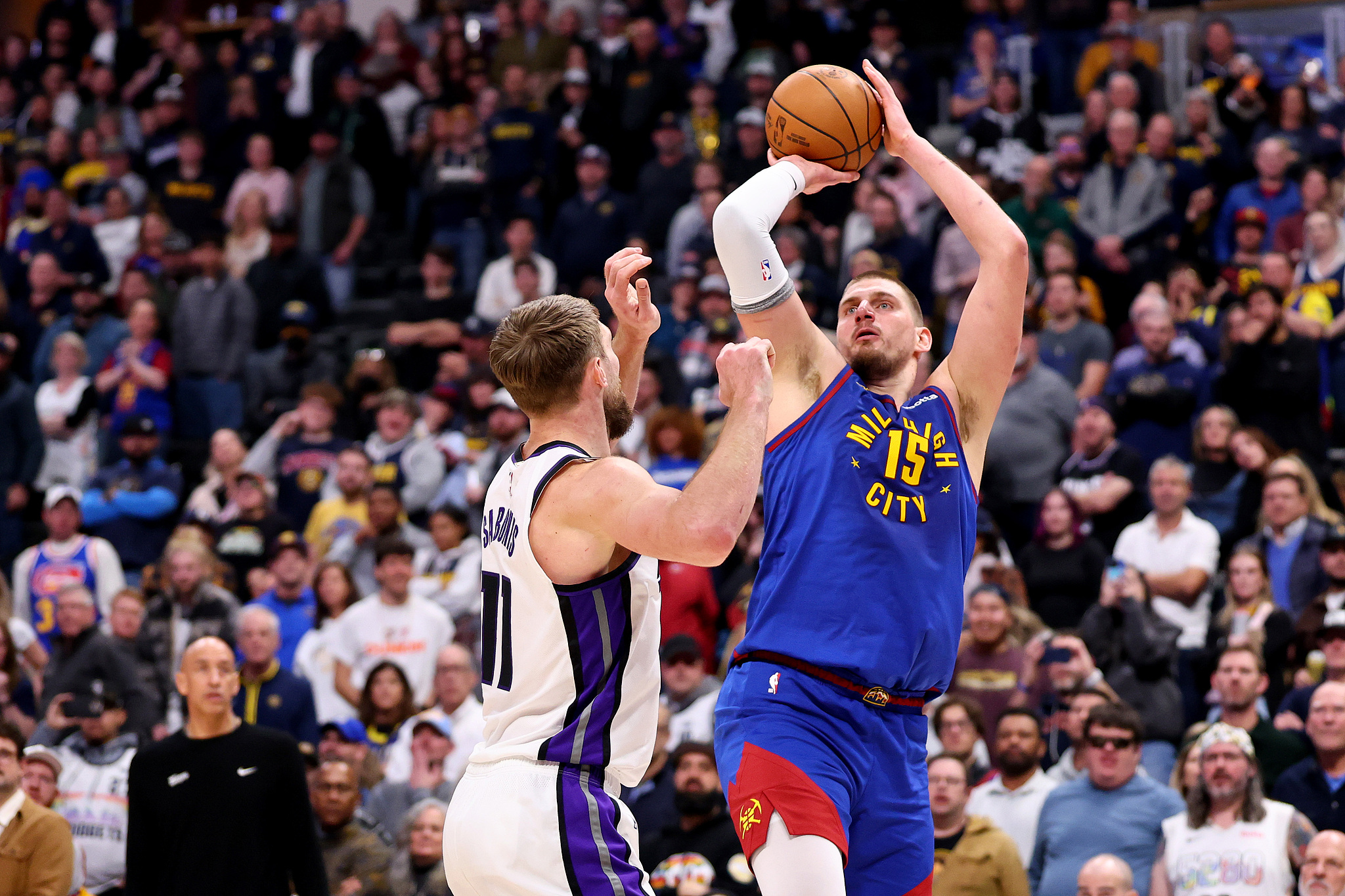 太阳轻取掘金，福克斯统治全场