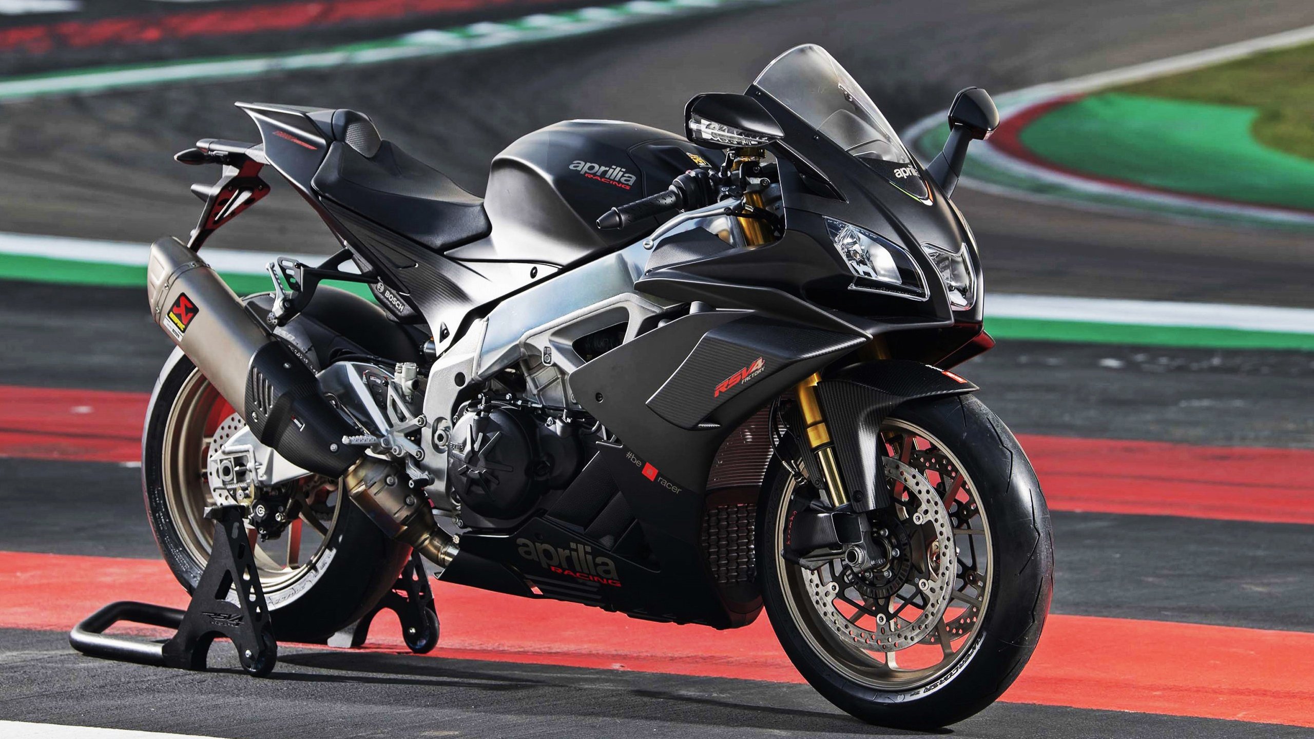 水与火的交织,萨内用一脚撕裂殖民记忆的弧线